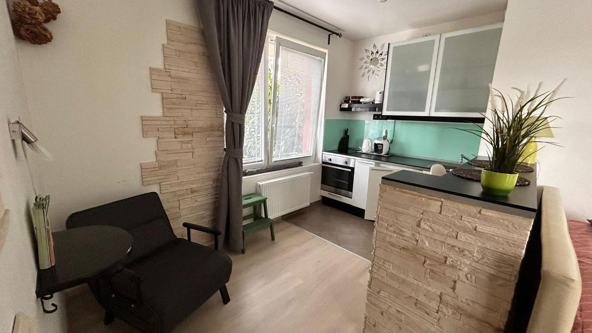 Bastien Studio Near Airport Прага Екстер'єр фото