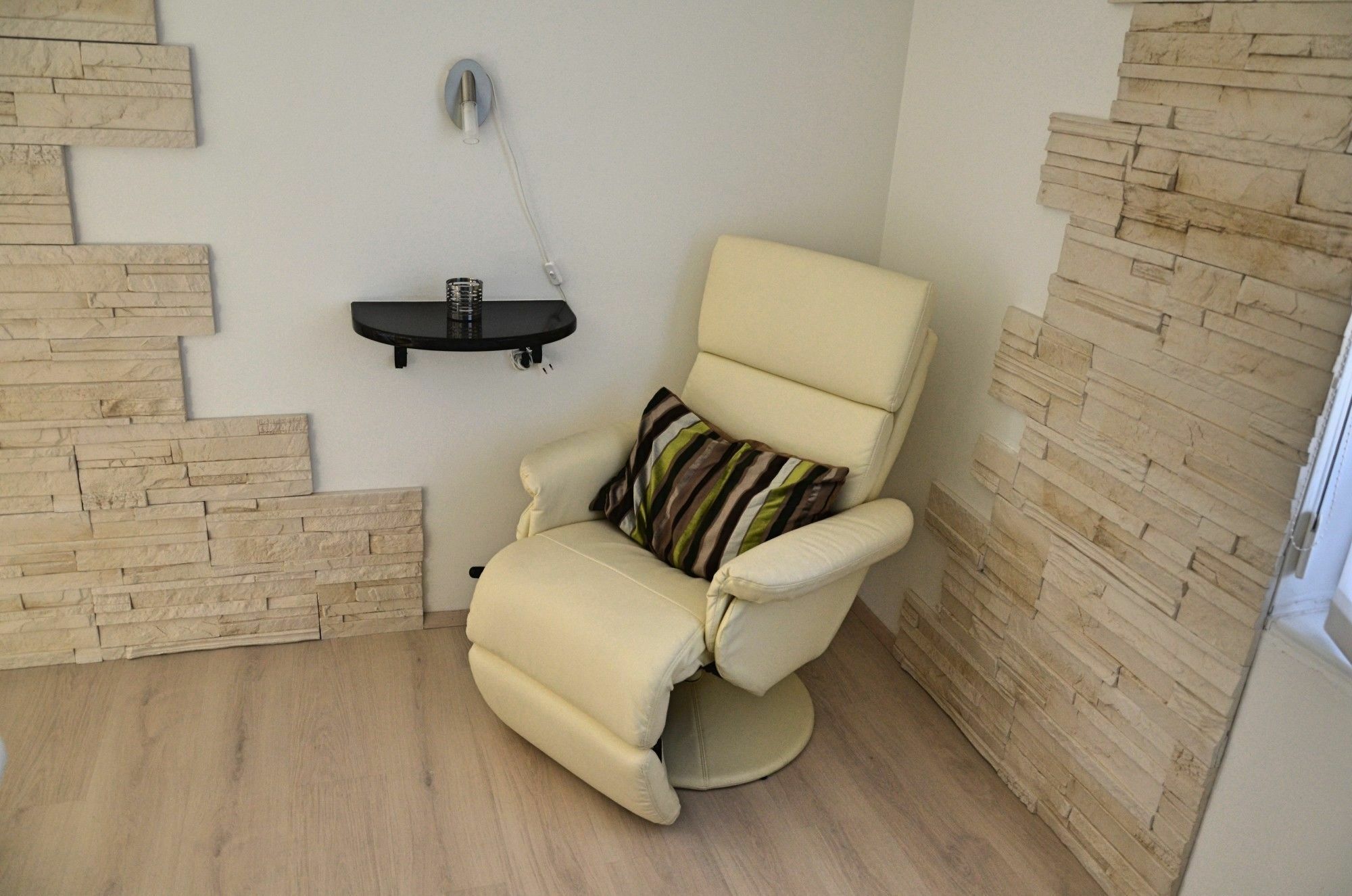Bastien Studio Near Airport Прага Екстер'єр фото