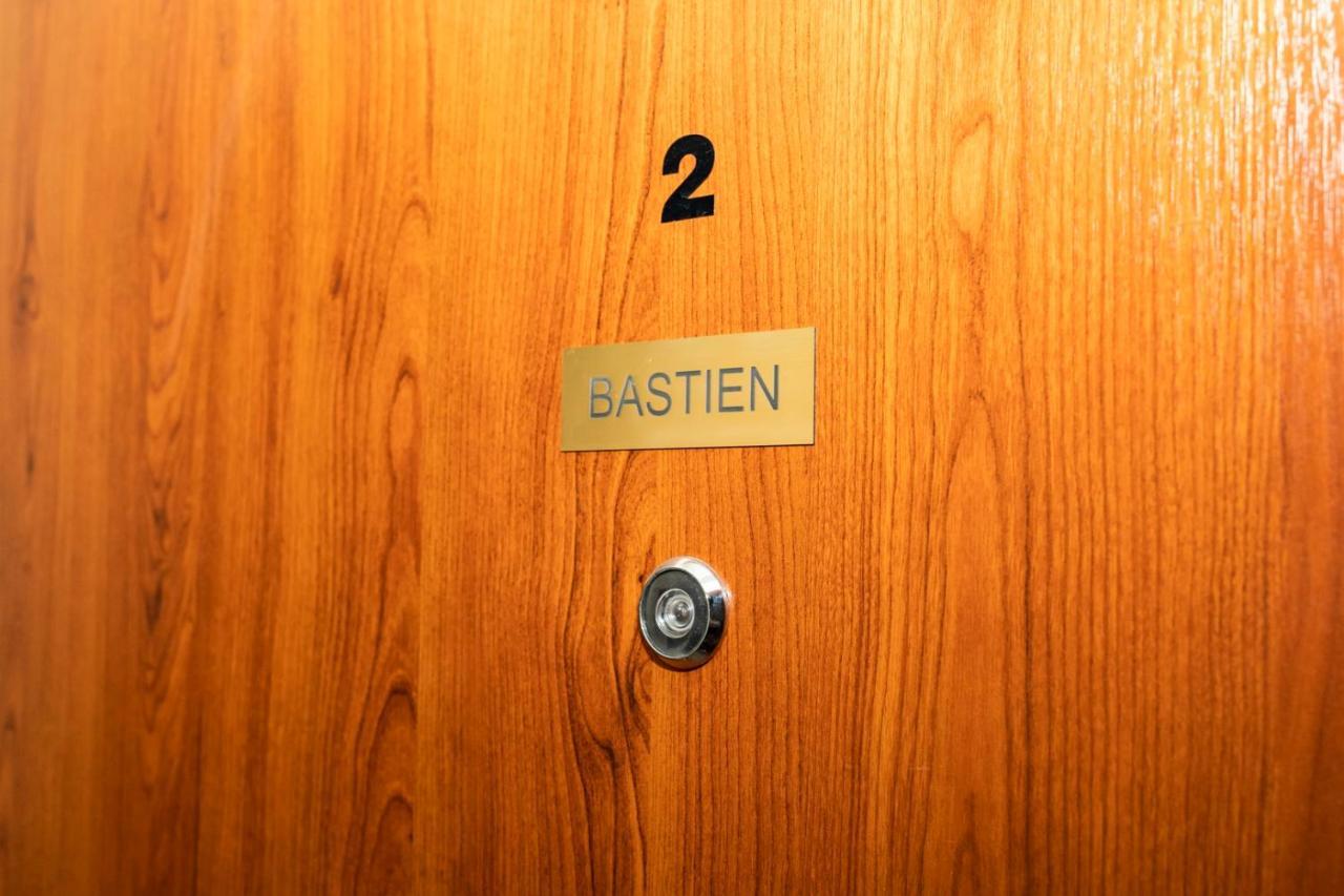 Bastien Studio Near Airport Прага Екстер'єр фото